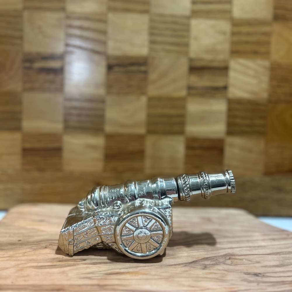 AVON Vintage 1960s Revolutionary Cannon After Shave